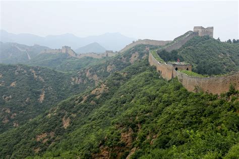 Homens Cavam Buraco Na Muralha Da China Para Criar Atalho E Causam