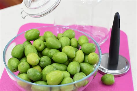 Olive Schiacciate In Salamoia Alla Siciliana Tuorlo Rosso