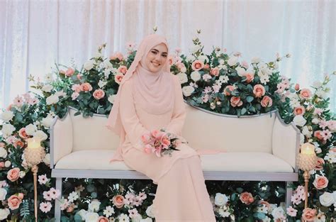 Dahlia Rizal Pelamin Tunang Bride Dress Simple Malaysian Wedding