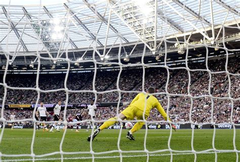 De Gea Error Ts West Ham 1 0 Win Over Manchester United Reuters