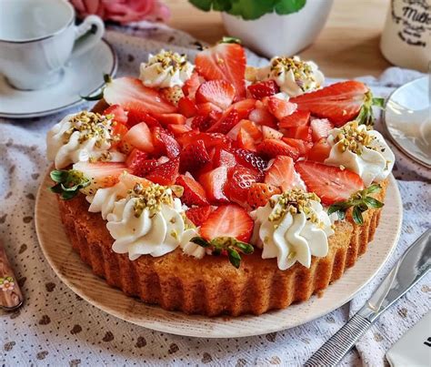 CROSTATA MORBIDA MERAVIGLIA CON PANNA E FRAGOLE Dolce Facile E Goloso