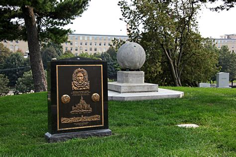 Graves Of Matthew Henson And Robert Peary Arlington Nati Flickr