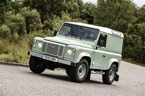 2015 Land Rover Defender 90 Heritage UK review review | Autocar