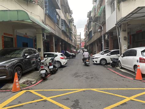 轎車違停騎樓還占用人行道 車主搬孩子救援 法官信了撤罰 好房網news