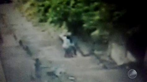 Mulher Reage A Assalto E Entra Em Luta Corporal Bandido No Caminho