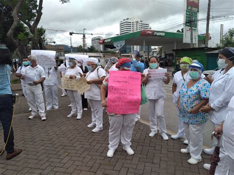 En Plena Pandemia Enfermeros Auxiliares Del Hospital San Felipe