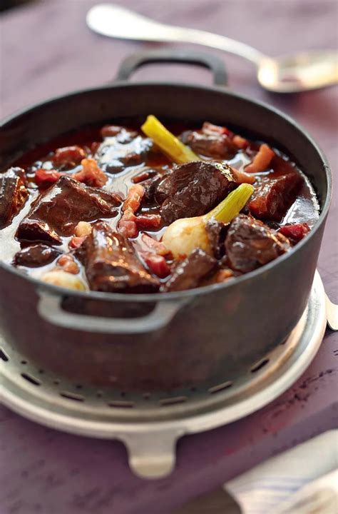 Bœuf braisé aux lardons et à la tomate Recette boeuf braisé Boeuf