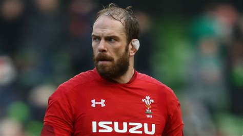 Alun Wyn Jones commits to Wales and Ospreys