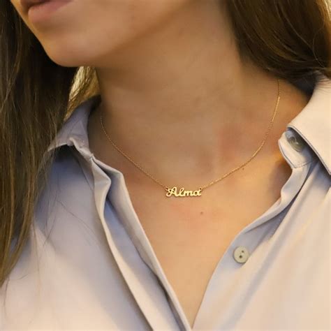 Collier Pr Nom D Coup Lettre Cursive En Or Carat