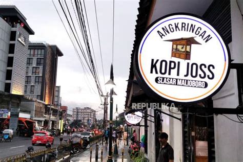 Warung Angkringan Ala Cafe Di Kopi Joss Yogya