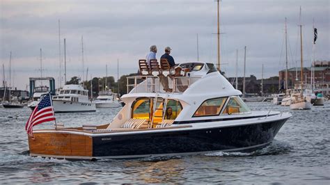 THE NEW BERTRAM 35 AT THE MIAMI BOAT SHOW