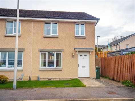 3 Bed End Terrace House For Sale In Resaurie Gardens Inverness Iv2