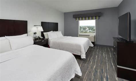 Rooms at the Hampton Inn Daytona Beach, Florida Hotel