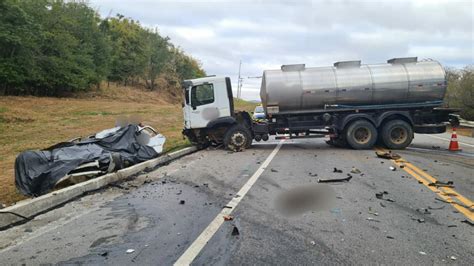 Colisão na BR 393 em Vassouras deixa uma mulher morta A Voz da Cidade