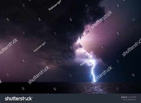 Lightning strike ocean Images, Stock Photos & Vectors | Shutterstock