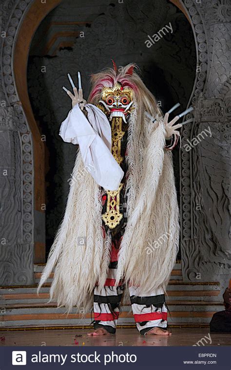 Barong Costume Fotos Und Bildmaterial In Hoher Aufl Sung Alamy