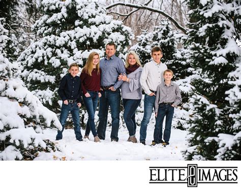 Winter Family Portraits at Dubuque Arboretum