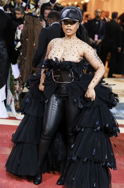 Nicki Minaj Returns to 2022 Met Gala in Figure-Hugging Black Look - The ...