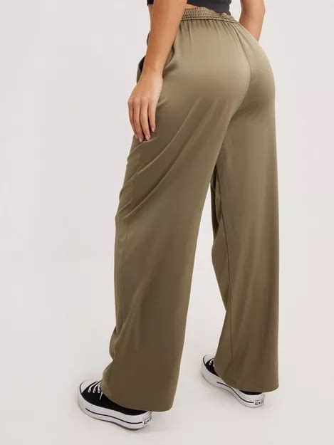 Köp Only Onlvictoria Satin Pant Noos Wvn Brindle