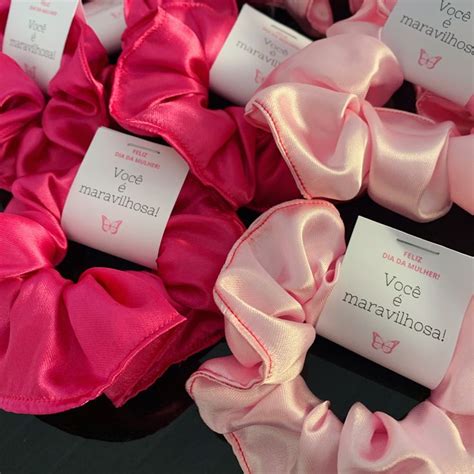 Pink Scrunffles With Name Tags On Them Sitting On Top Of A Table