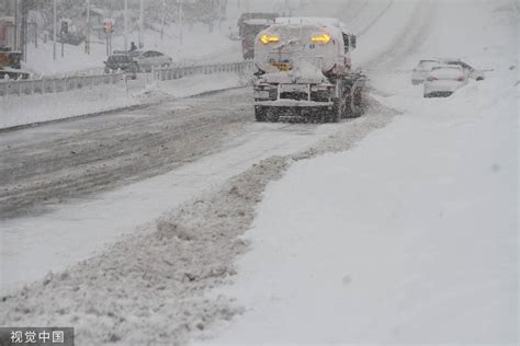 山东威海遭遇暴雪 大型清雪车清扫路面积雪 搜狐大视野 搜狐新闻