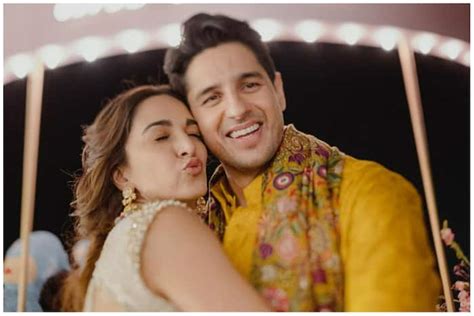 Kiara Advani and Sidharth Malhotra Haldi Pics: The Most Fun Bride-Groom Pose in Yellow Outfits