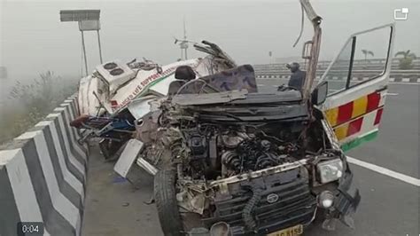 Ambulance And Canter Collide On Delhi Meerut Expressway In Ghaziabad Amar Ujala Hindi News