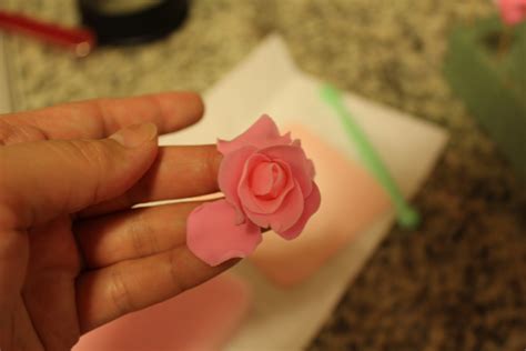 Fondant Roses Tutorial Gwen S Kitchen Creations