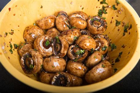 Oven Roasted Garlic Mushrooms Recipe (Step by Step) - Whiskaffair