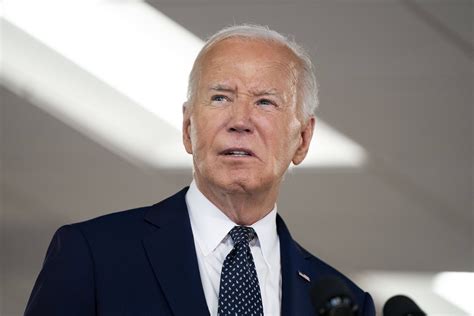 Sous Pression Joe Biden Admet Sêtre Presque Endormi Pendant Le Débat Face à Trump