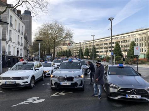 Chauffeurs De Taxi En Col Re Cest Nest Pas Du Transport De