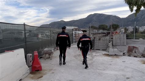 Donna Minaccia Di Lanciarsi Dal Ponte Corleone Interviene Un Passante