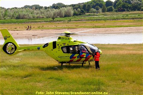 Traumaheli Mmt Nl On Twitter Lifeliner Landt Voor Een Zwemmer In