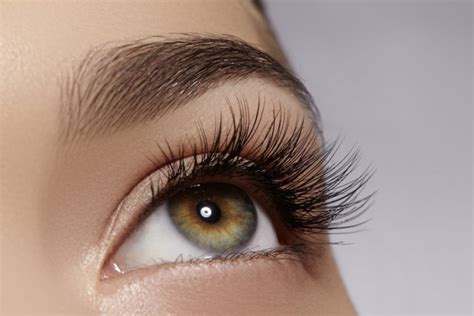 6 Easy And Affordable Ways To Grow Long Natural Eyelashes