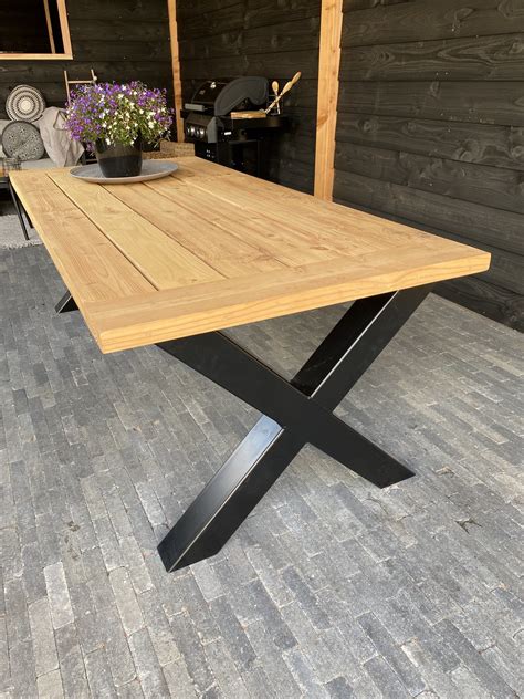 Tuintafel Douglas Hout Met Stalen Onderstel Stoere Buitentafels