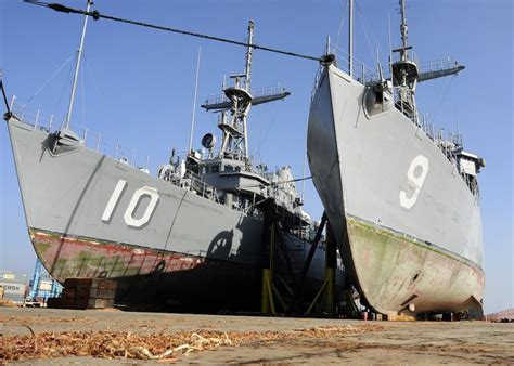 Ship Photos Of The Day Navy Minesweepers Get A Lift