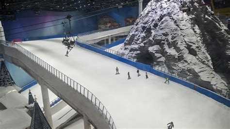 Take A Look Inside The Worlds Largest Indoor Ski Resort Just Opened In