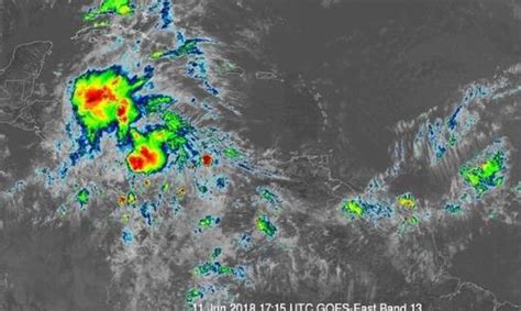 Centro Nacional De Huracanes Vigila Disturbio En El Oeste Del Caribe