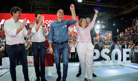 Sánchez Y Zapatero Cierran Campaña Llamando A Darse El “gustazo” De