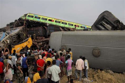 Scontro Tra 3 Treni Strage In India Quasi 300 Morti E Oltre 900