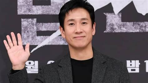 Parasite Actor Lee Sun Kyun Apologises For Drug Case As He Arrives At Police Station For