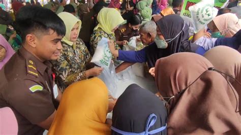 Paket Sembako Murah Di Pasar Murah Alun Alun Kendal Cepat Habis Radio