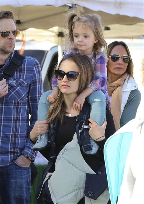 Rachael Leigh Cook with her kids at a farmers market -05 – GotCeleb