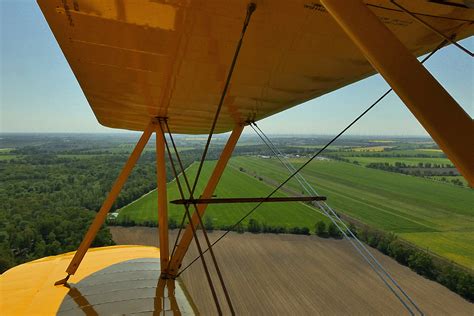 Quax Boeing Stearman N2S 3 D EQXL in der Nähe des Flugplatz