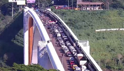 Ex Funcion Rios Paraguaios De Itaipu Fecham A Ponte Da Amizade