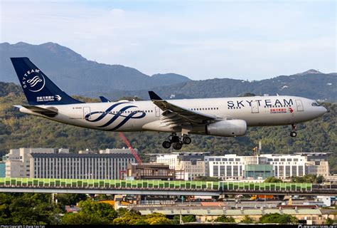 B China Eastern Airlines Airbus A Photo By Jhang Yao Yun