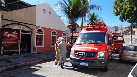 Inc Ndio Atinge Restaurante No Canal Do Itajuru Em Cabo Frio No Rj