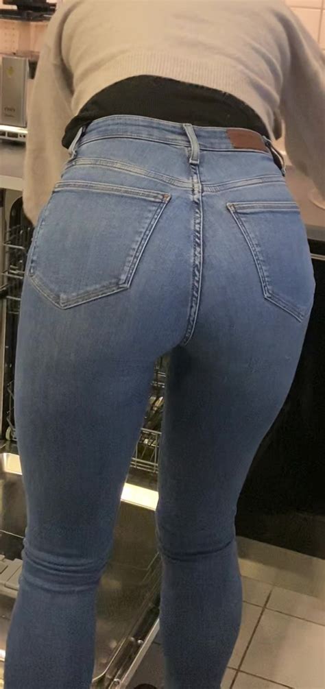 What is your best shot of girls in jeans bending over? - Tight Jeans
