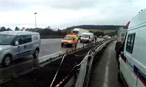 A Un Camion S Encastre Dans Le Rail Central Frouard Vid O