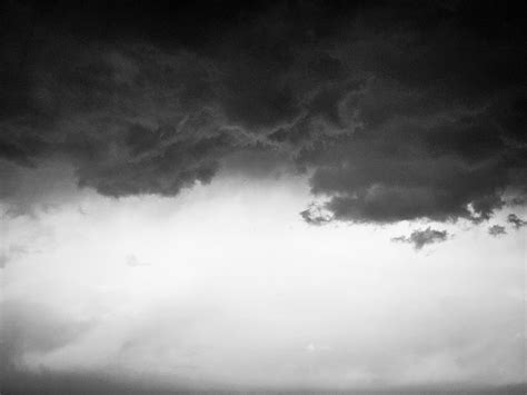 Asperitas dark clouds in gloomy sky · Free Stock Photo